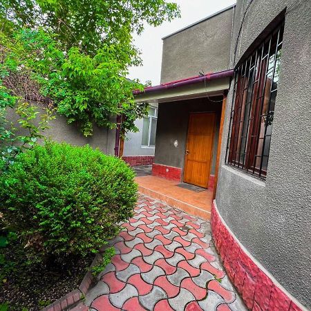 Ala-Bel Guesthouse บิชเคก ภายนอก รูปภาพ