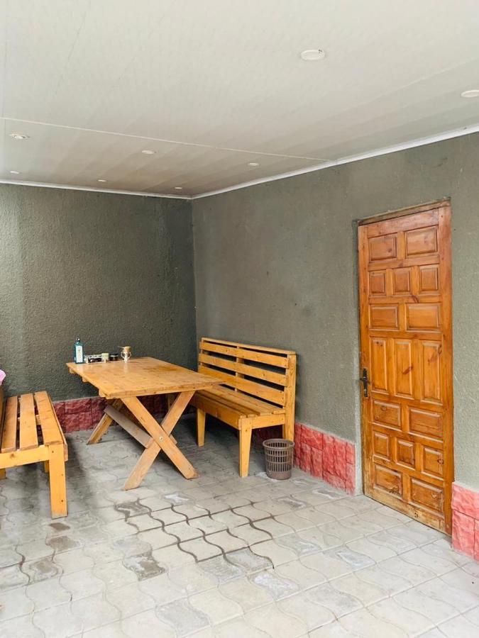 Ala-Bel Guesthouse บิชเคก ภายนอก รูปภาพ